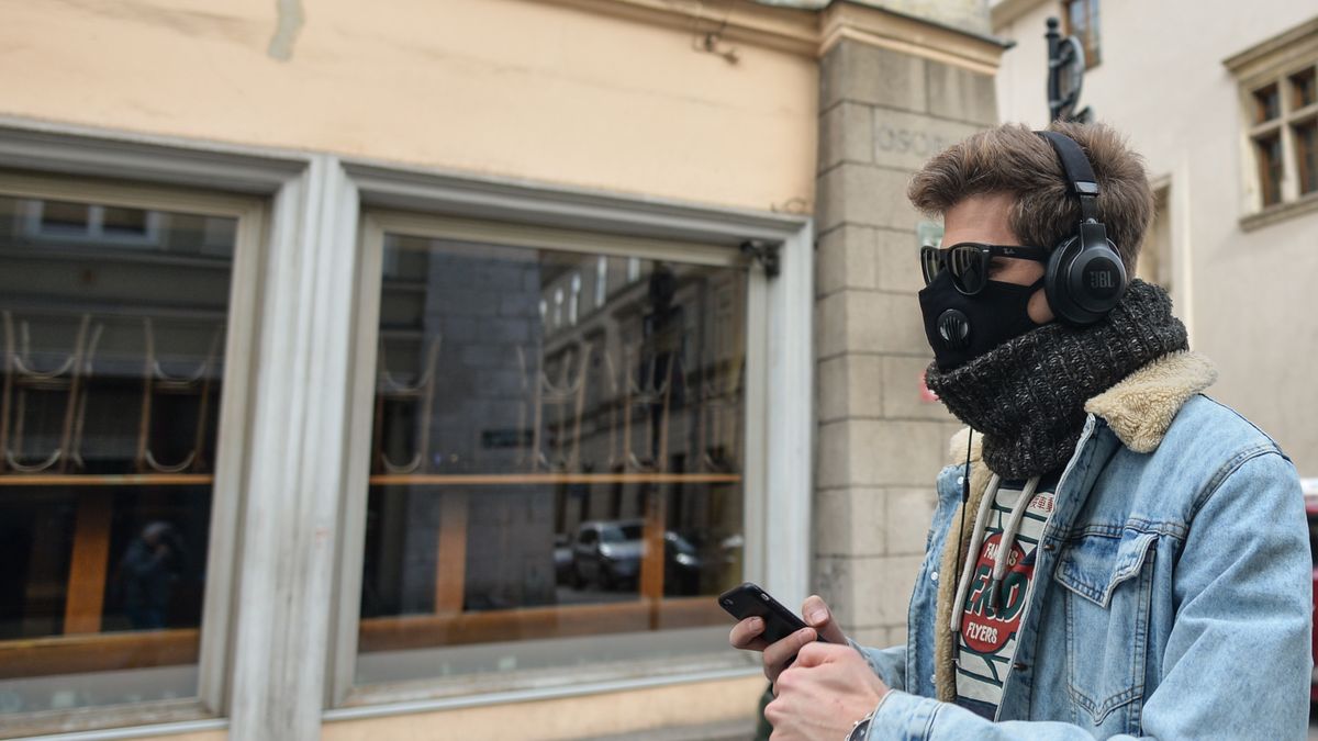 Polacy mają coraz mniej w portfelach i będzie jeszcze gorzej - komentuje prof. Witold Orłowski.