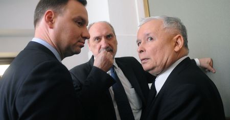 Brak szampana to pestka. Co PiS chce ukryć przed Polakami? [Felieton]