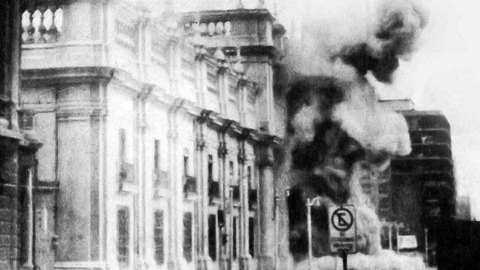 Palacio de La Moneda ostrzeliwane przez chilijską armię