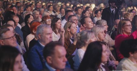 Muzyczne święto kobiet w Lubaniu. Enej porwał publiczność