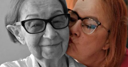 Pokazała pogrzeb mamy. Potem zderzyła się z internautami