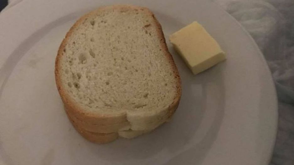 Taki posiłek dostała do kobieta w szpitalu w Płocku