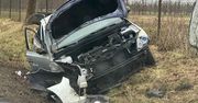 19-latek stracił panowanie nad pojazdem i uderzył w drzewo