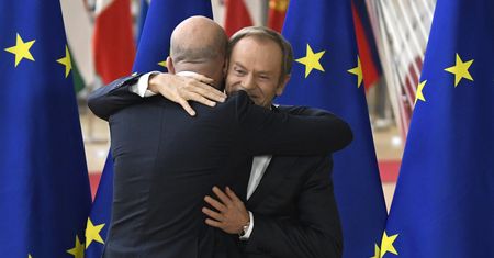 Donald Tusk wraca bogatszy o miliony złotych. Prześwietlamy jego majątek