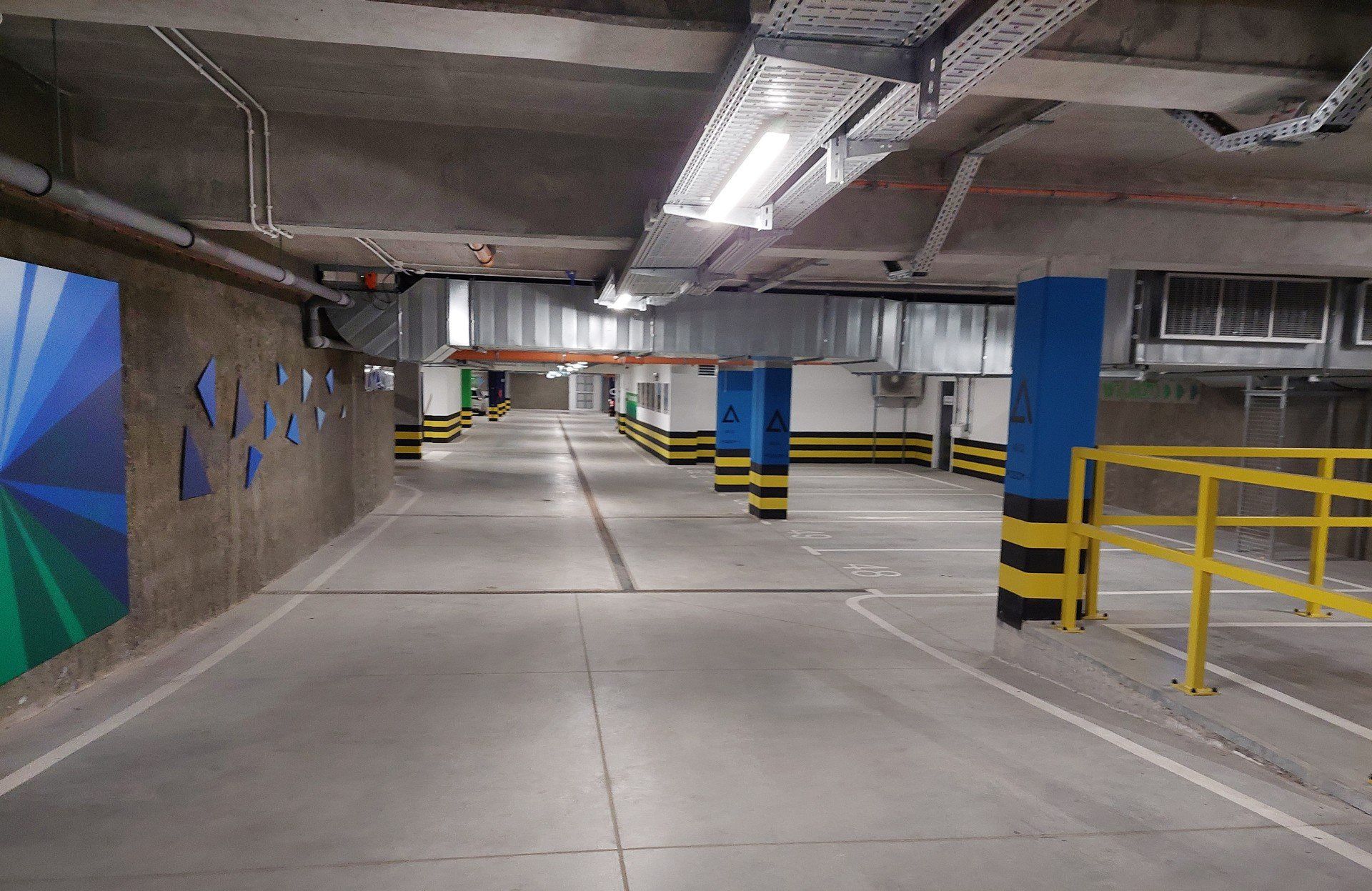 Czy ceny odstraszają kierowców? Nowy parkingowiec w Szczecinie świeci pustkami