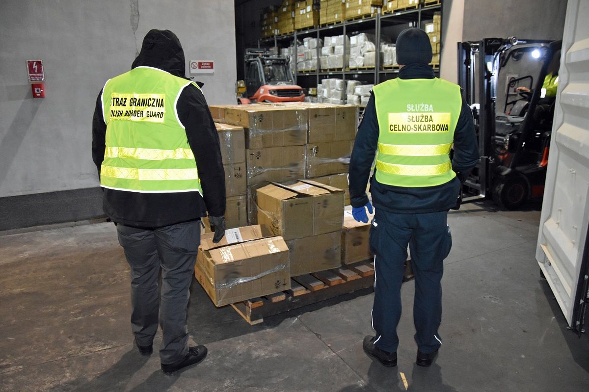Małaszewicze: Udaremniony przemyt 24 tys. paczek nielegalnych papierosów