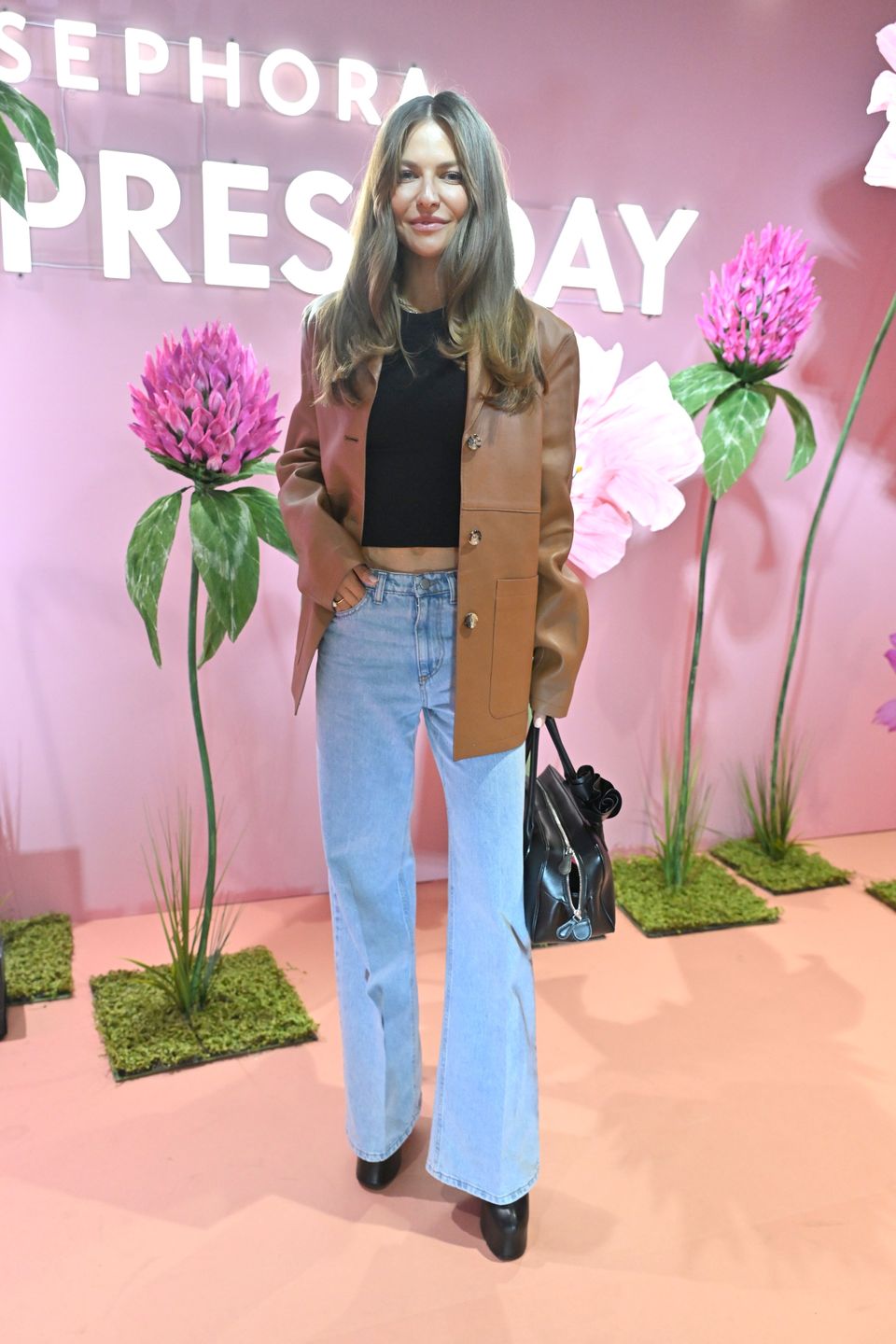 Tłum celebrytek na evencie kosmetycznym