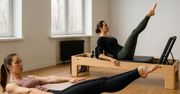 Pilates na macie i na reformerze – co wybrać i dlaczego warto łączyć obie formy?