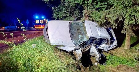 Pijany roztrzaskał audi. Uciekł, zostawiając rannego pasażera