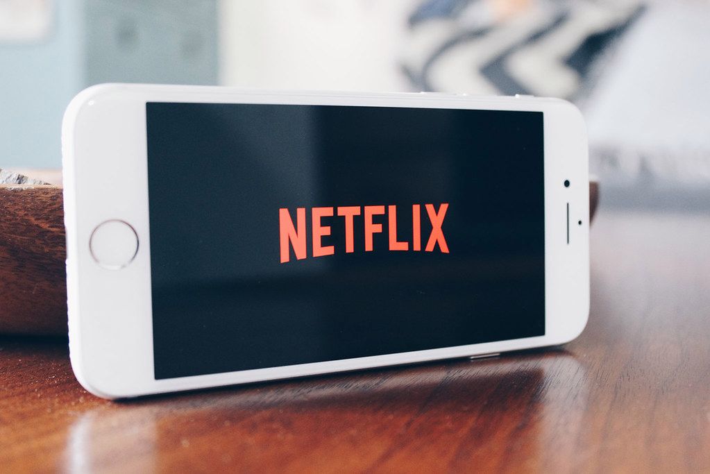 Wybrane modele iPhone są w stanie wyświetlić filmy / seriale z Netflix w Dolby Vision, fot. Quote Catalog