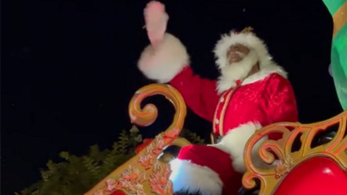 Czarnoskóry św. Mikołaj pojawił się w parkach Disneya