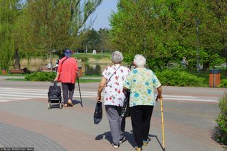 Emeryci dostaną dodatkowe setki złotych. ZUS ujawnia nowe dane