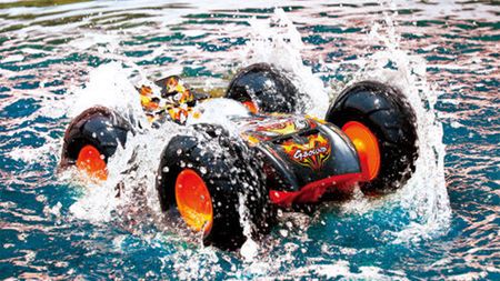 Zdalnie sterowany samochodzik który jeździ po wodzie! 1