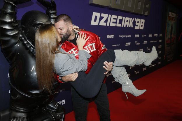 Wojtek Gola WYMIENIA CZUŁOŚCI z ukochaną na premierze filmu o Buddzie. Sofii na ściance brylowała z torebką za 19 tys. zł (ZDJĘCIA)