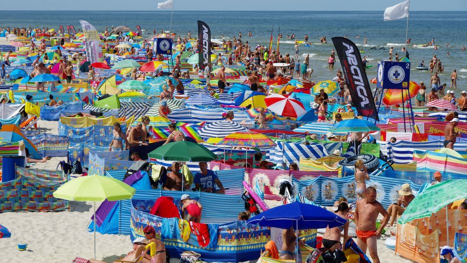 Nadmorski spór o biznes na plażowiczach. Sąsiednia wieś udaje Łebę