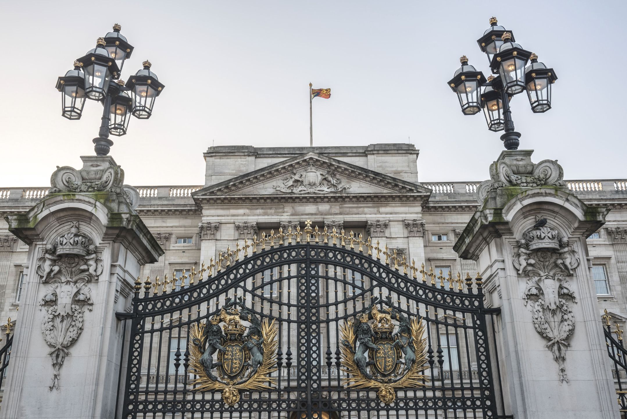 Mężczyzna podpalił bramę przed Pałacem Buckingham