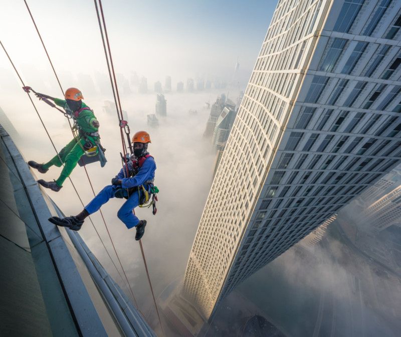 Myją okna wieżowców Dubaju. Zdjęcia pokazują, jak piękne widoki mają 2