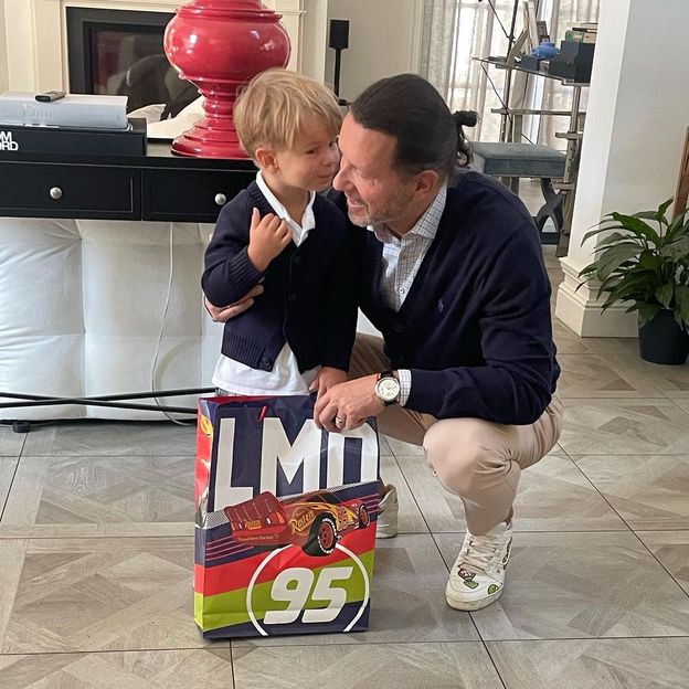 Henio Majdan poszedł na pierwszą imprezę. Internautka: "Tacy bogaci, a taki SŁABY PREZENT". Radosław zareagował (FOTO)