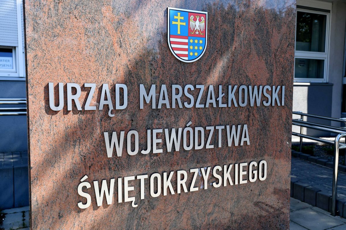 Skandal z nagrodami w Świętokrzyskim Urzędzie Marszałkowski w Kielcach. Na gratyfikacje dla urzędników wydanych zostało w 2023 roku 700 tysięcy złotych