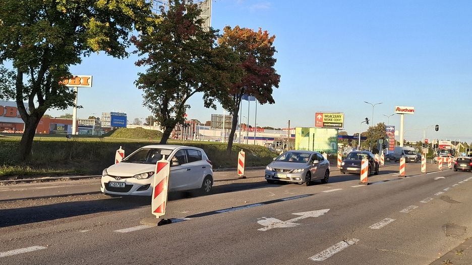 Kierowcy muszą uważać szczególnie w rejonie skrzyżowania ulicy Szczecińskiej, Witosa i wjazdu na teren sklepów Auchan i Obi.