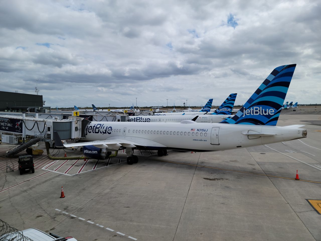 Jetblue passenger sues for $172k over frozen dessert injury