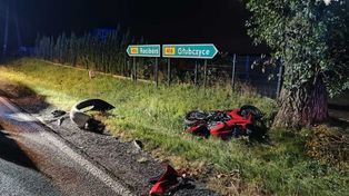 Żerdziny: 71-latek zajechał drogę motocykliście. Był pijany. Ranny w nogę 24-latek trafił do szpitala