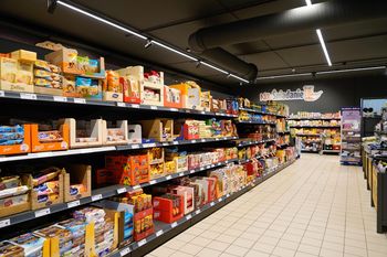 Te sklepy są otwarte w niedziele z zakazem handlu. Sprawdź kalendarz niedziel handlowych 2025