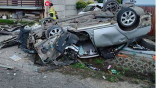 Dramat na Mazowszu. Trzy osoby w Toyocie. Czwarta dostała odłamkami