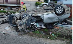 Dramat na Mazowszu. Trzy osoby w Toyocie. Czwarta dostała odłamkami