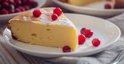 Ten prosty sernik z budyniem uda się każdemu. Wyrasta pięknie i jest niesamowicie kremowy
