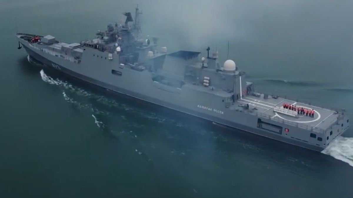 Rosyjski okręt podczas ćwiczeń 