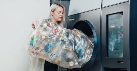 Zamiast jednej butelki wrzucisz od razu całą siatkę. Tak jak w Norwegii