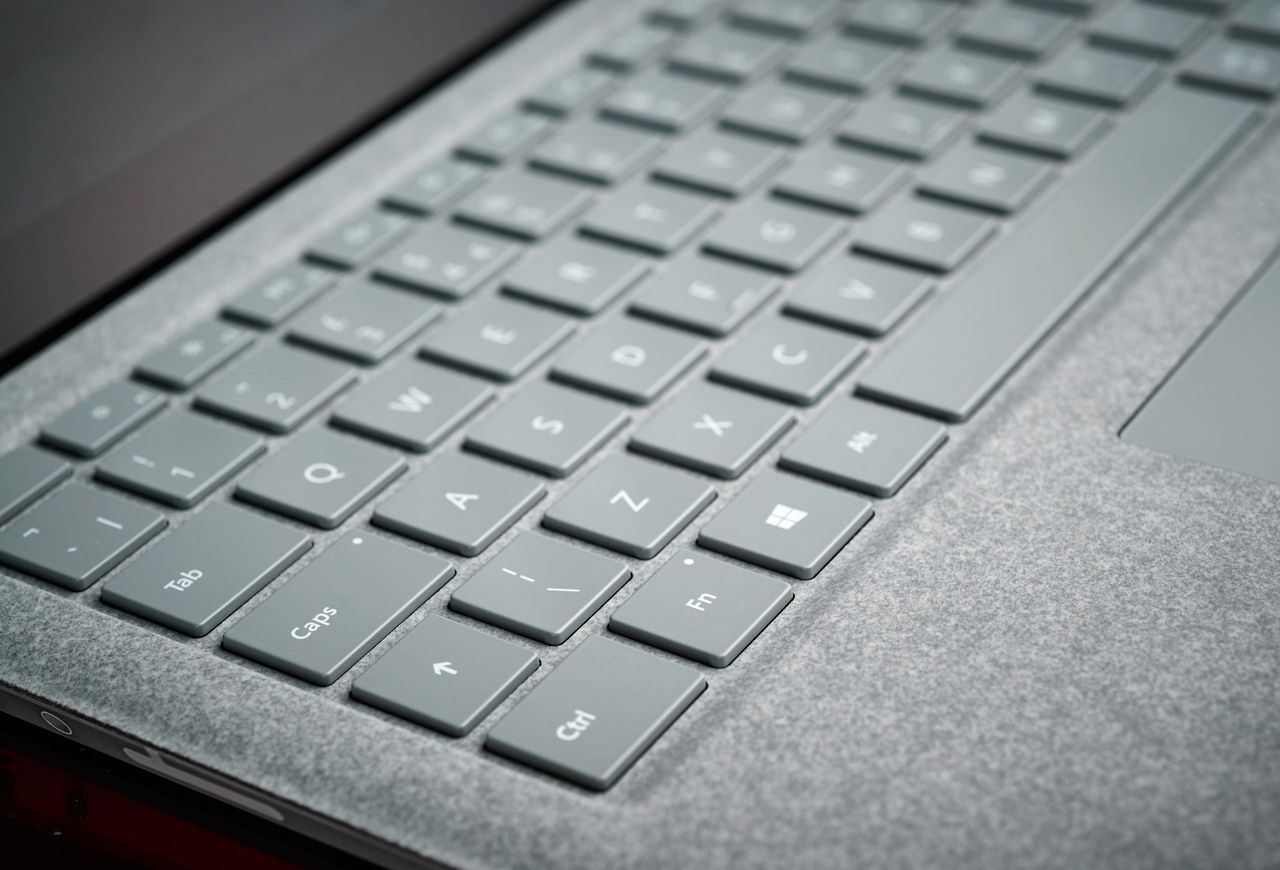 Microsoft bada problem pękających ekranów w Surface Laptopach 3, fot. Getty Images
