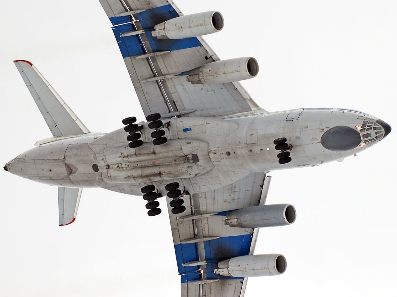 Russia loses Il-76 plane. It's a giant heavy transporter