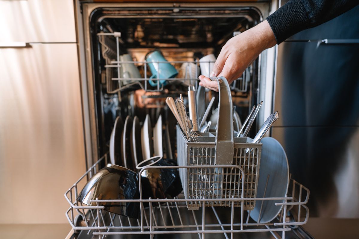 Conquer limescale: Easy tips for a sparkling dishwasher