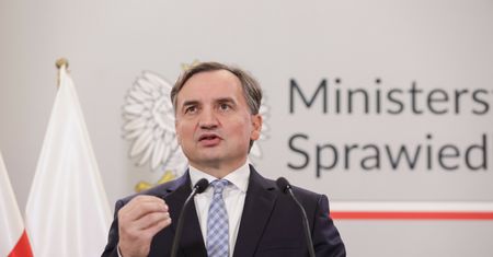 Ziobro napisał list do Hołowni. Chce powołania biegłych