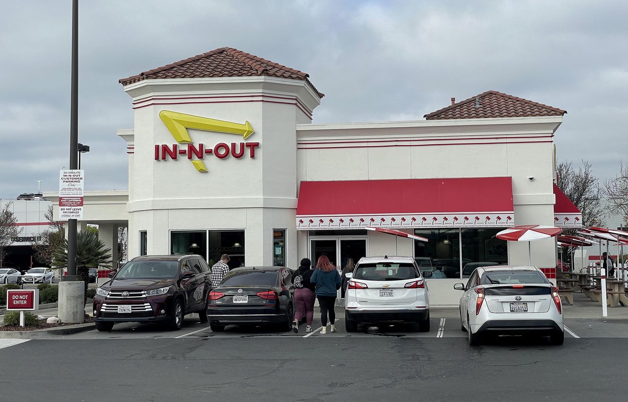 OAKLAND, CALIFORNIA - JANUARY 23: An exterior view of an In-N-Out Burger restaurant on January 23, 2024 in Oakland, California. Fast food chain In-N-Out Burger is closing one of its profitable restaurants due to high crime in the area, like car break-ins and armed robbery, which is making it unsafe for customers and workers. (Photo by Justin Sullivan/Getty Images)