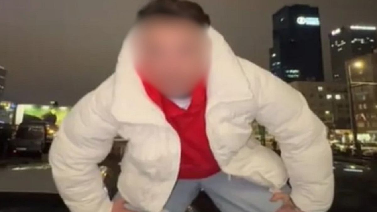 Crawly został deportowany.