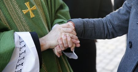 Nigdy nie mów tego księdzu. Za pogrzeb zapłacisz krocie