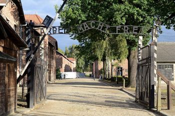 Zmiany w Auschwitz. Jeden z baraków przejdzie remont