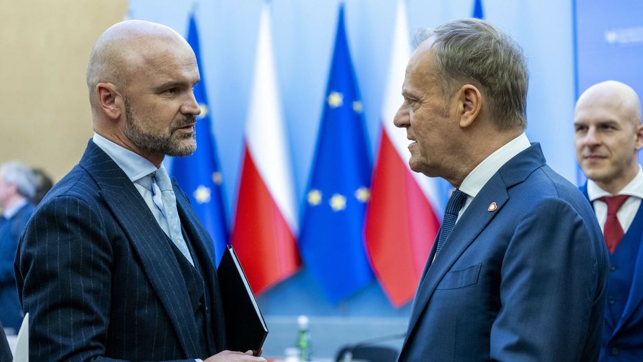 Premier Tusk o deregulacji ze stron? spo?eczn?
24.03.2025 Warszawa Spotkanie premiera Donalda Tuska z przedstawicielami strony spolecznej w sprawie deregulacji fot Andrzej Iwanczuk/REPORTER
N/z: Rafal Brzoska, Donald Tusk
Andrzej Iwanczuk/REPORTER