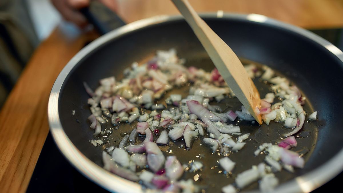Cebula i czosnek już w niewielkiej porcji wpływają na organizm.
