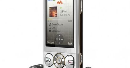 Sony Ericsson W705 w czarno-srebrnej szacie
