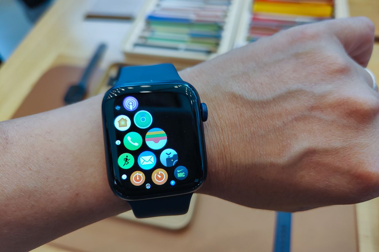 SHANGHAI, CHINA - JULY 2, 2021 - Consumers pick up a trial of Apple Watch Series 6 and Apple Watch Series SE at the Apple Store on Nanjing Road in Shanghai, China, July 2, 2021. Masimo, a medical device company, is in a patent lawsuit with Apple over some of the health features of the Apple Watch, and hopes the court will block the sale of the Apple Watch Series 6.&#xA; (Photo credit should read Costfoto/Barcroft Media via Getty Images)