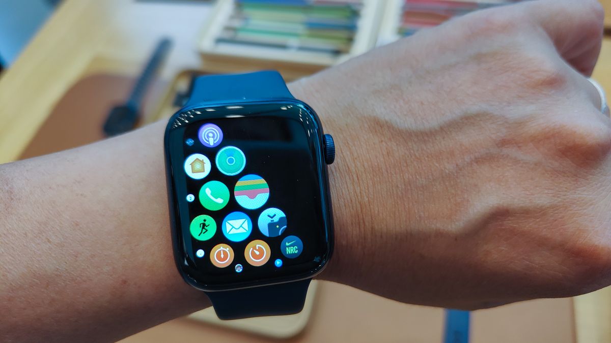 SHANGHAI, CHINA - JULY 2, 2021 - Consumers pick up a trial of Apple Watch Series 6 and Apple Watch Series SE at the Apple Store on Nanjing Road in Shanghai, China, July 2, 2021. Masimo, a medical device company, is in a patent lawsuit with Apple over some of the health features of the Apple Watch, and hopes the court will block the sale of the Apple Watch Series 6.
 (Photo credit should read Costfoto/Barcroft Media via Getty Images)