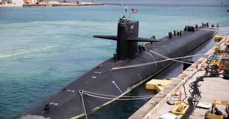 Zawsze pozostawał w ukryciu. Co oznacza wynurzenie się USS Kentucky?