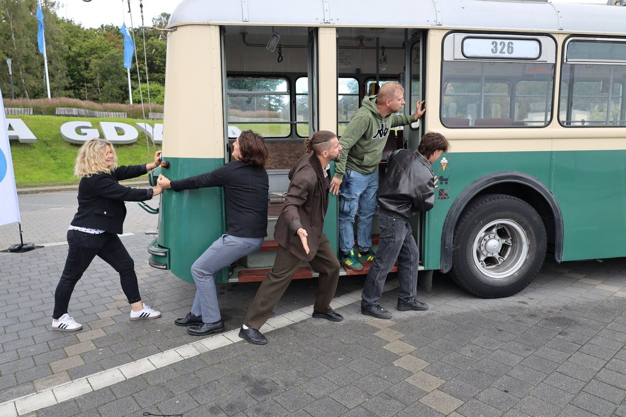 Gdynia: Czy jedzie z nami kierowca Trolejbusu? Bulwar stał się miejscem akcji filmowej