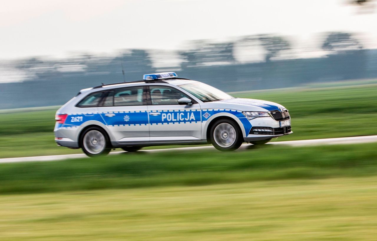 Policyjna Skoda Superb Combi