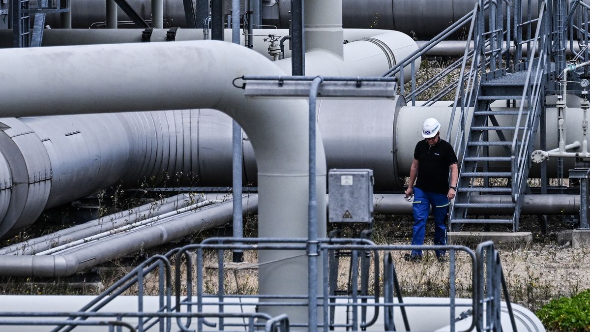 A general view over gas compressor station in Mallnow, Germany, 11 July 2022. The compressor station in Mallnow near the German-Polish border has stopped receiving Russian gas through the Yamal-Europe pipeline, which transits Belarus and Poland, since Russian operator Gazprom in May had discontinued usage of the Poland section. Russian state-controlled gas giant Gazprom on 11 July 2022 suspended deliveries of gas to Germany via Nord Stream 1 for scheduled annual summer maintenance works. EPA/FILIP SINGER Dostawca: PAP/EPA.