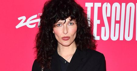 Pod płaszczem skryła niespodziankę. Ale inne gwiazdy na premierze filmu "Teściowie 2" ją przebiły